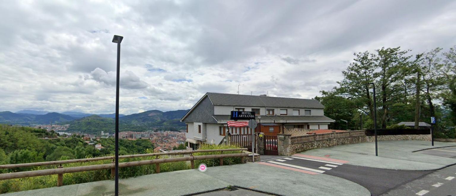 Hotel Artxanda Bilbao, Parking Gratuito En El Exterior Junto Al Hotel (Adults Only) 외부 사진